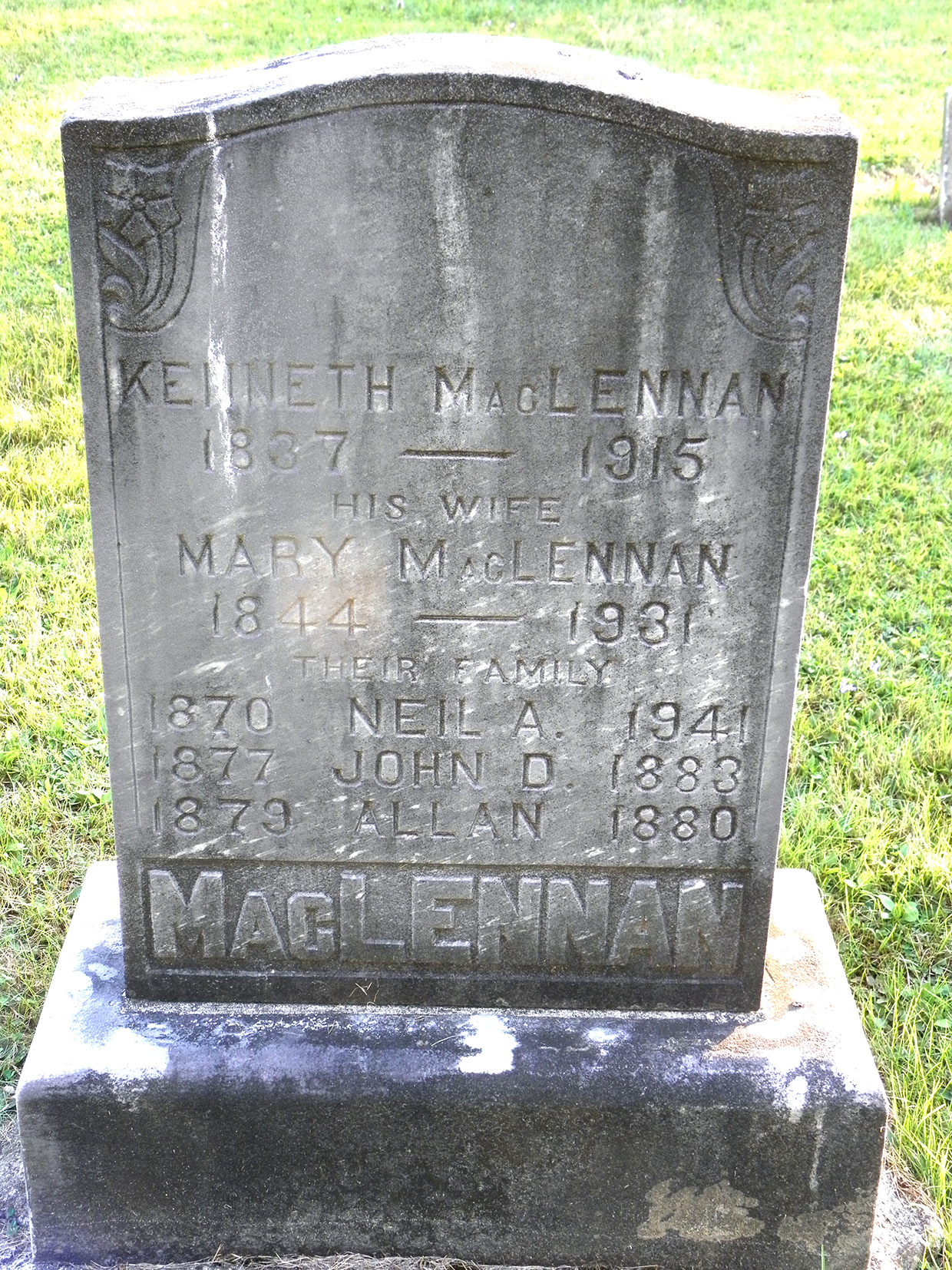 Photo of headstones/Kenneth MacLennan 1837-1915 hdstn NS